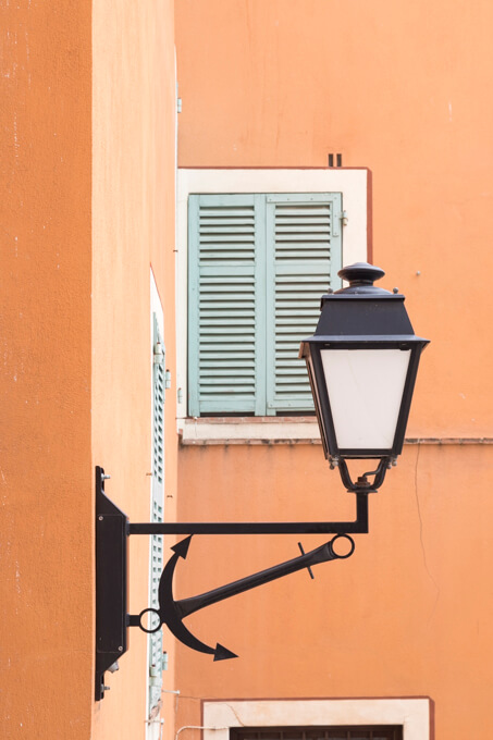 Street light in Old Town, Villefranche-sur-Mer, France, by Cattie Coyle Photography. © 2019, all rights reserved.