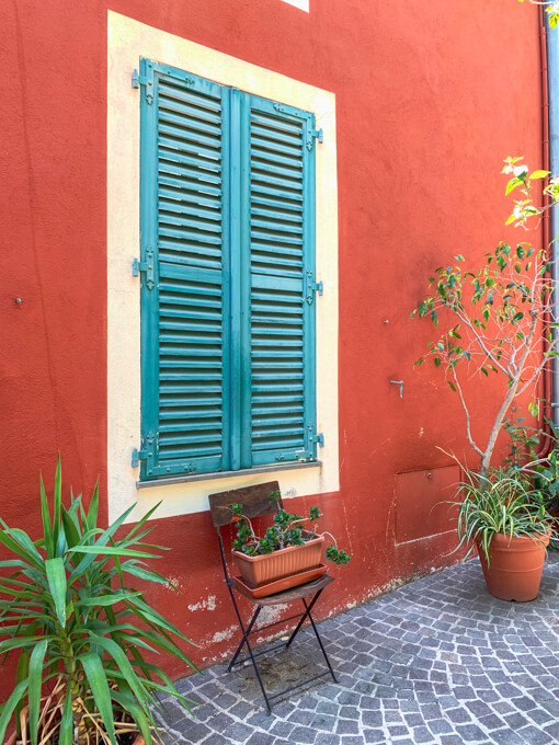 Red house in Old Town, Villefranche-sur-Mer, France, by Cattie Coyle Photography. © 2019, all rights reserved.