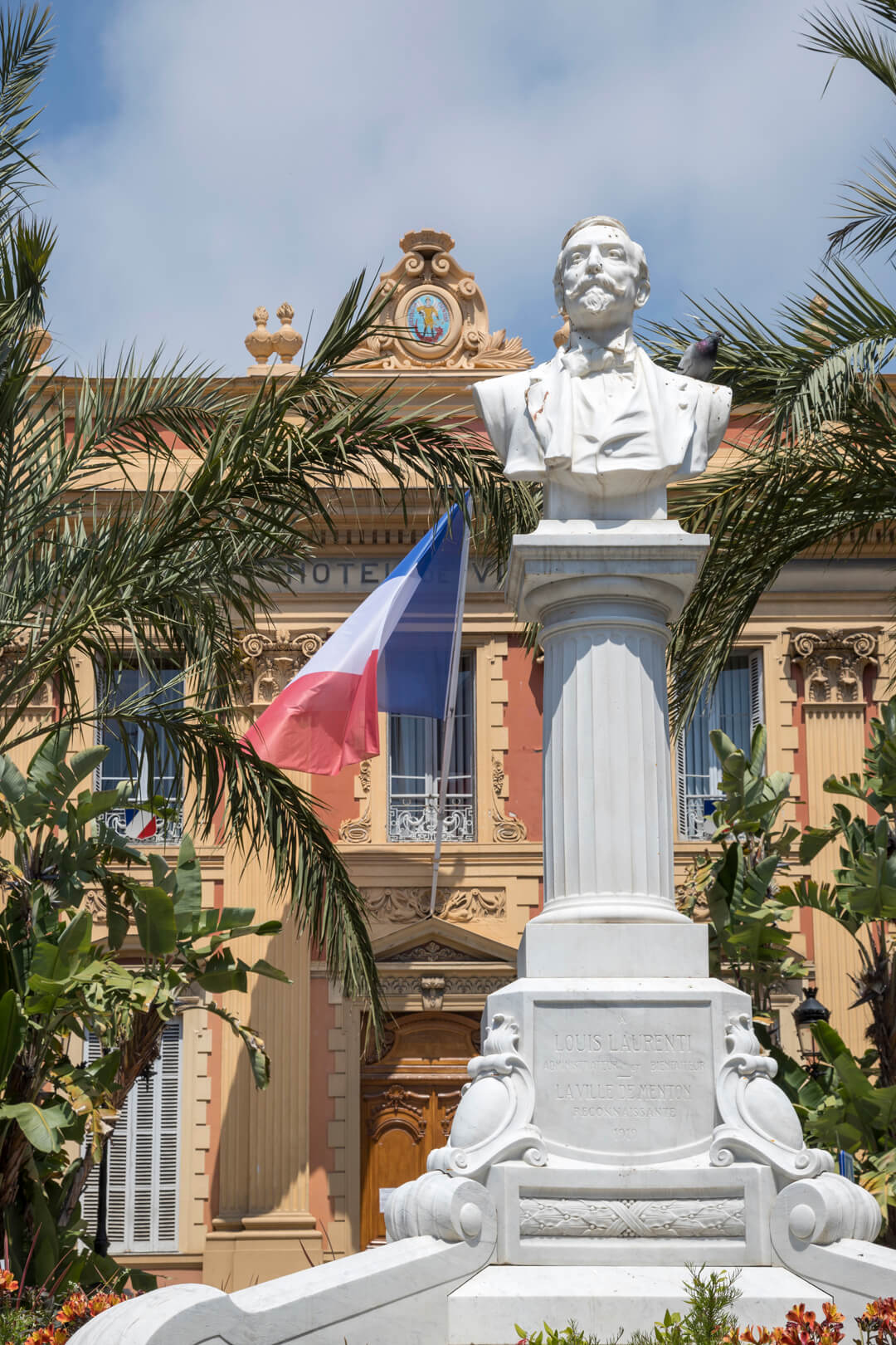 Bust of former mayor Louis Laurent in front of Menton City Hall. © 2019, all rights reserved.