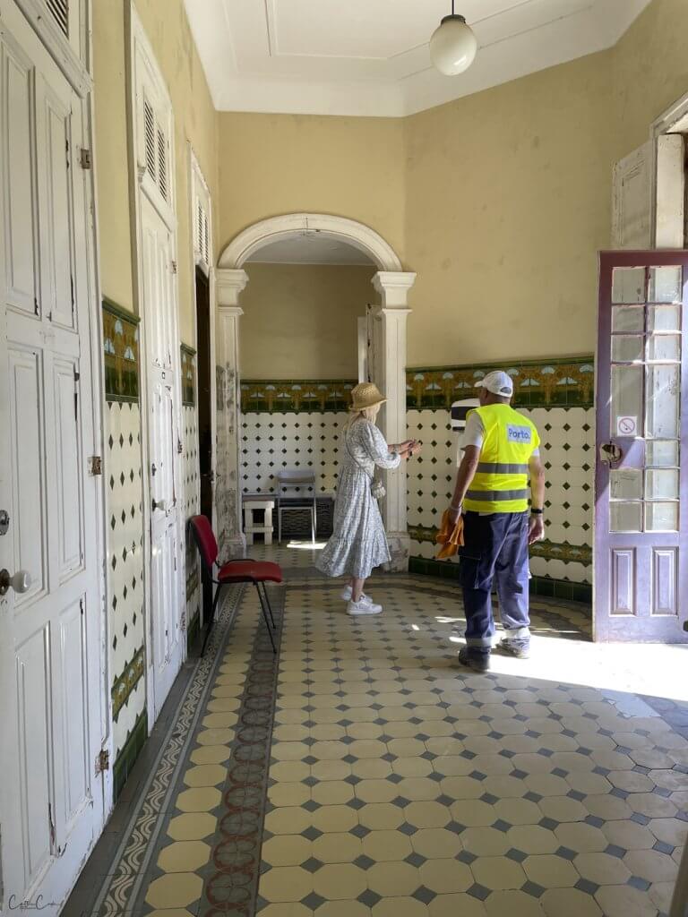Public bathroom in the Jardim do Passeio Alegre, Foz do Douro, Portugal, by Cattie Coyle Photography. © 2024, all rights reserved.