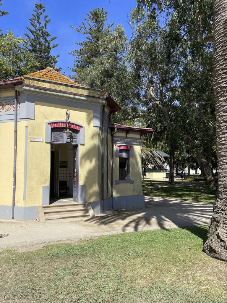 Public bathroom in the Jardim do Passeio Alegre, Foz do Douro, Portugal, by Cattie Coyle Photography. © 2024, all rights reserved.