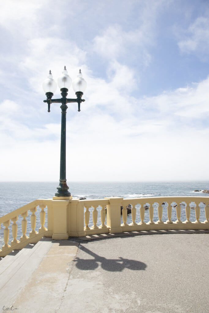 Street light at the Pérgola da Foz, Foz do Douro, Portugal by Cattie Coyle Photography. © 2024, all rights reserved.